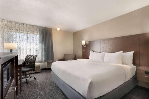 Baymont by Wyndham Des Moines North image 37