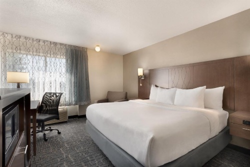 Baymont by Wyndham Des Moines North image 5